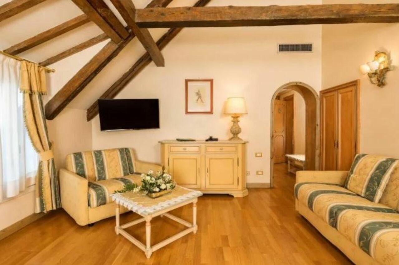 Laguna Hotel 4*