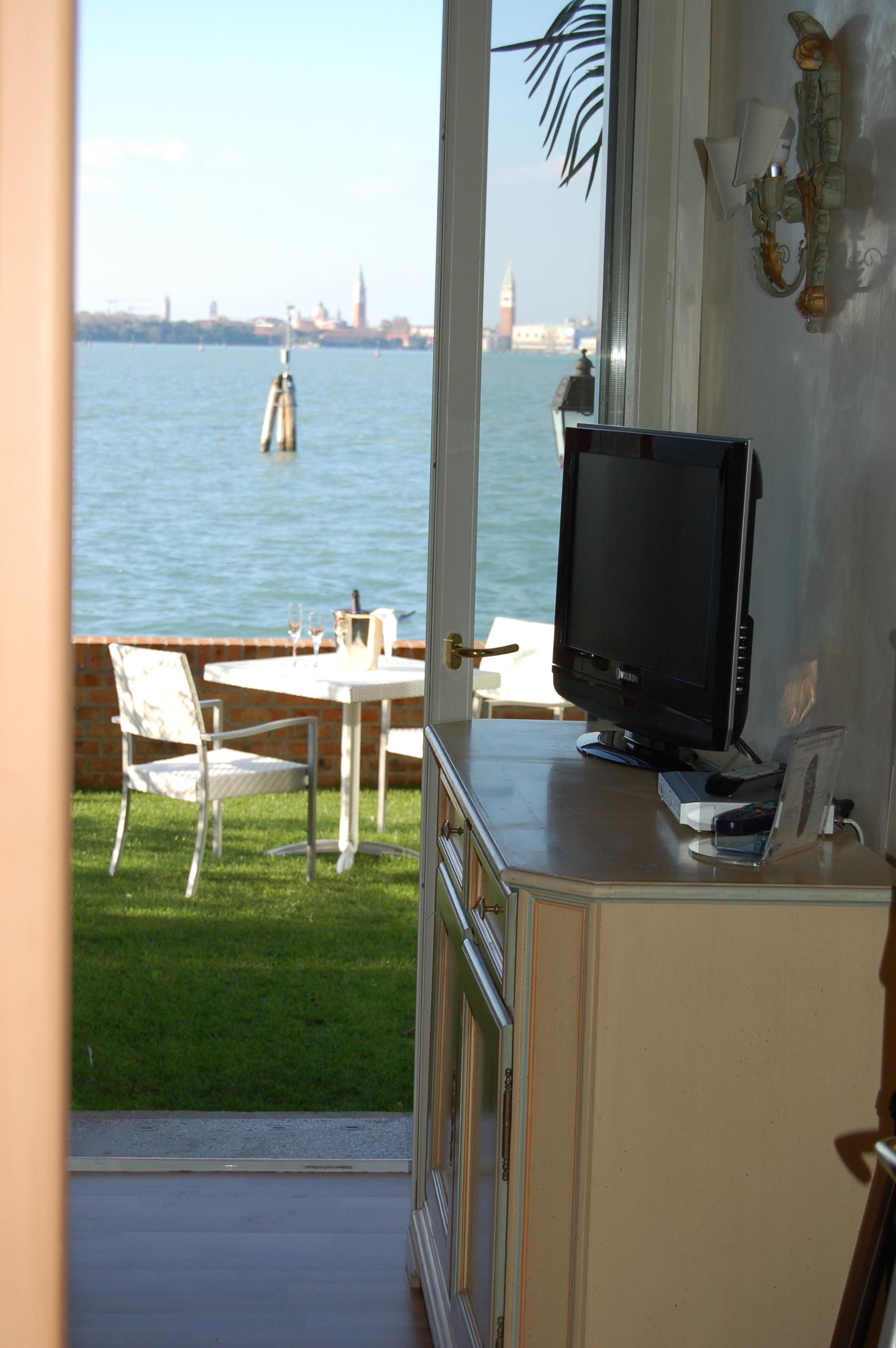 Laguna Hotel 4*
